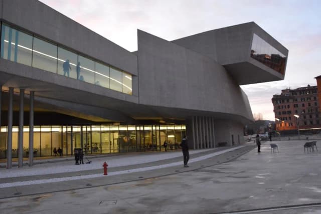 Muzeum sztuki współczesnej w Rzymie: Odkryj MAXXI i jego skarby Muzeum sztuki współczesnej w Rzymie: Odkryj MAXXI i jego skarby